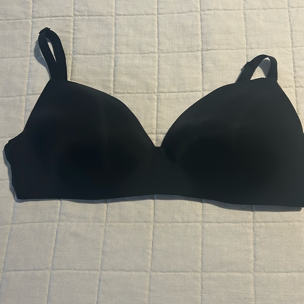 Victoria Secret black lightly lined wireless bra size 40DD